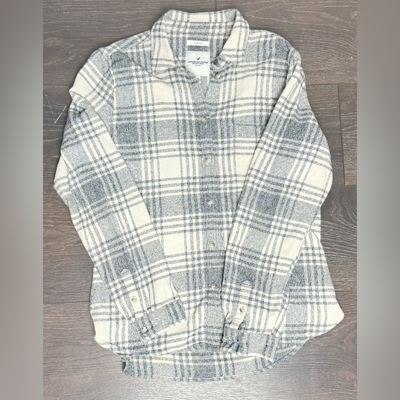 American Eagle Outfitters Gray and Cream Plaid Shirt - Picture 1 of 4